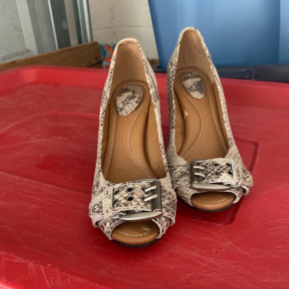 Shoes - Picture 2 of 2